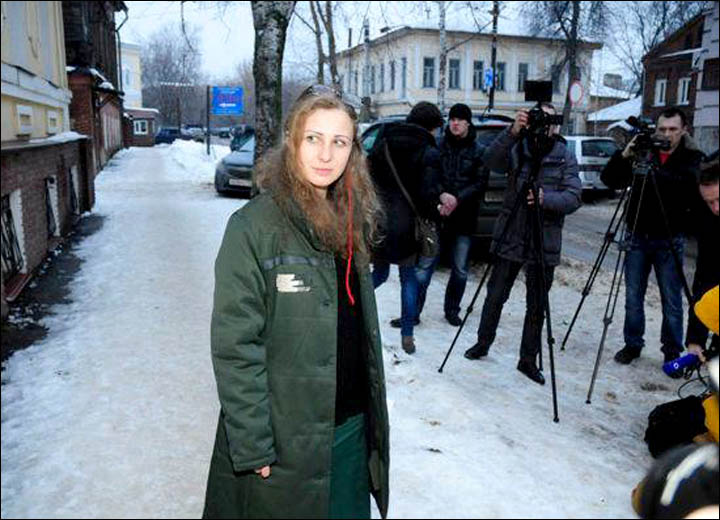 Pussy Riot Protester Nadezhda Tolokonnikova Released On Amnesty From ...